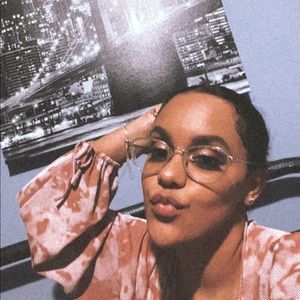 Meet your Posher, Ashly